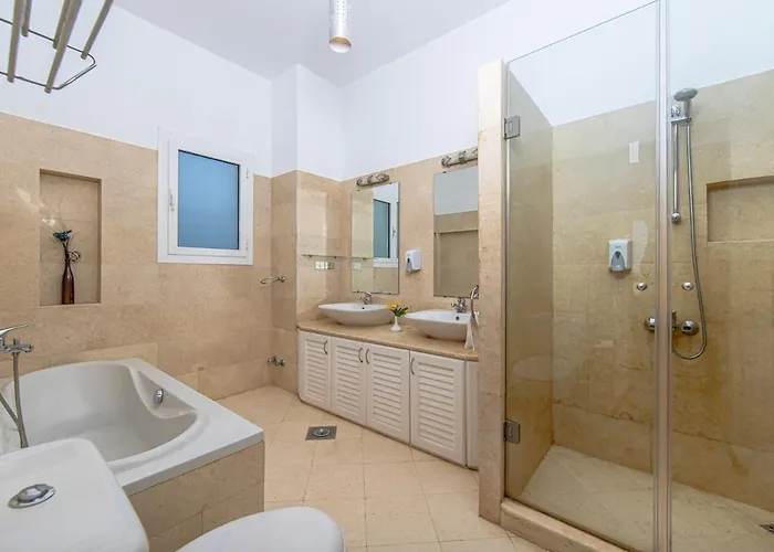 Stunning With Private Heatable Pool Villa Hurghada