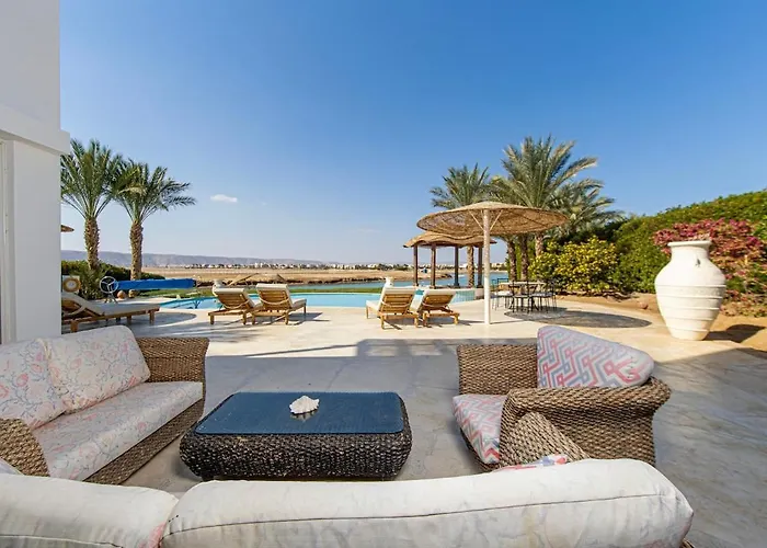 Villa Stunning With Private Heatable Pool