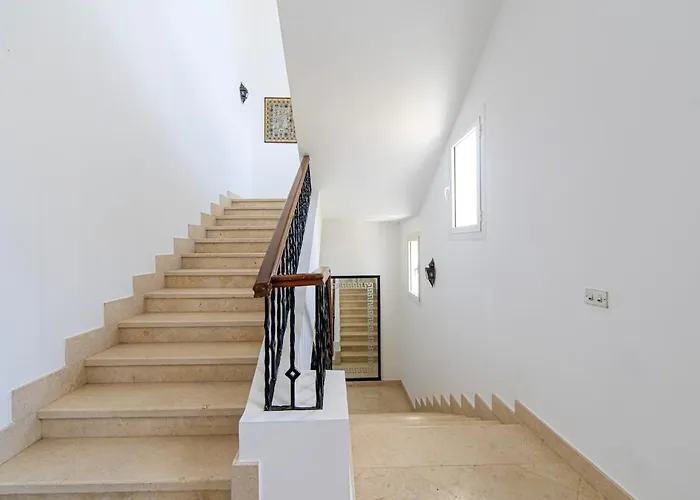 Stunning With Private Heatable Pool *