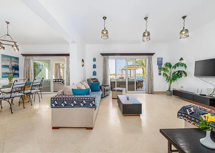 Stunning With Private Heatable Pool Villa *